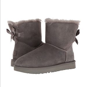 UGG Mini Bailey Bow II in Grey size 6